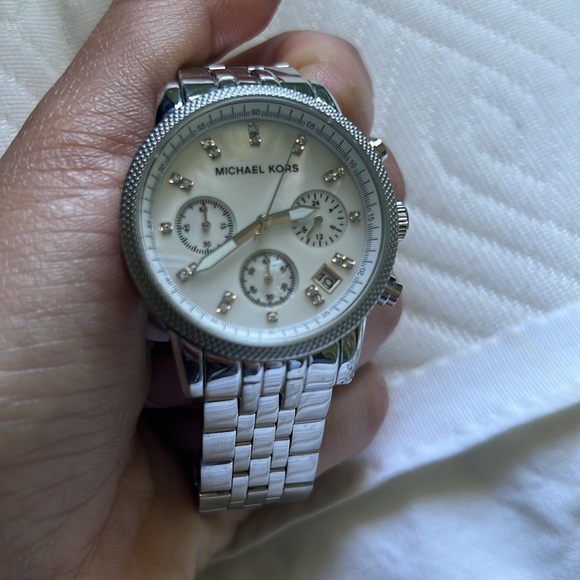 WOMAN’S MICHAEL KORS WATCH - Picture 4 of 4